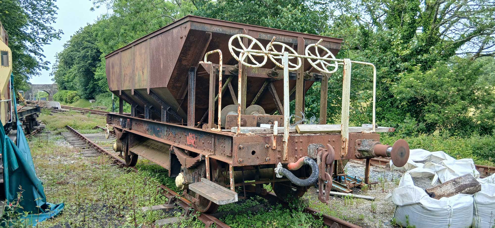 "Dogfish" Ballast Hopper Wagon, No. DB983591