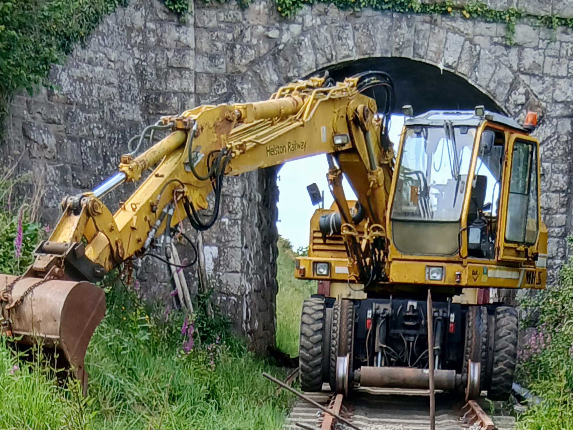 Orenstein & Koppel Road-Rail Excavator (RRV)
